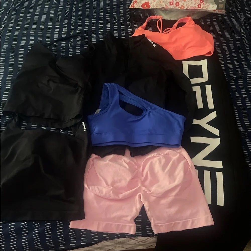8 CLOTHING ITEMS MYSTERY BOX - Picture 5 of 10